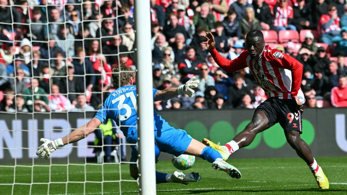 Sunderland verurteilt rassistische Attacken auf Stürmer Brobbey