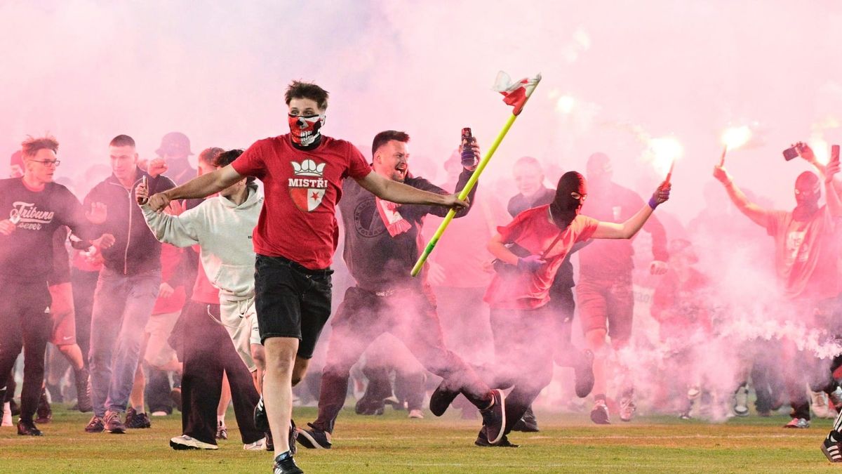 Nach Pyro-Eklat: Rekordstrafe für Slavia Prag