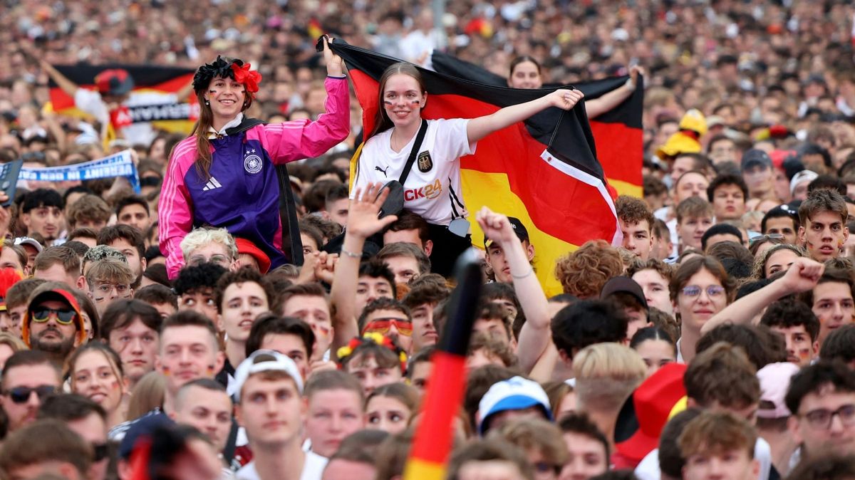 DFB-Elf: WM-Generalprobe vor vollen Rängen