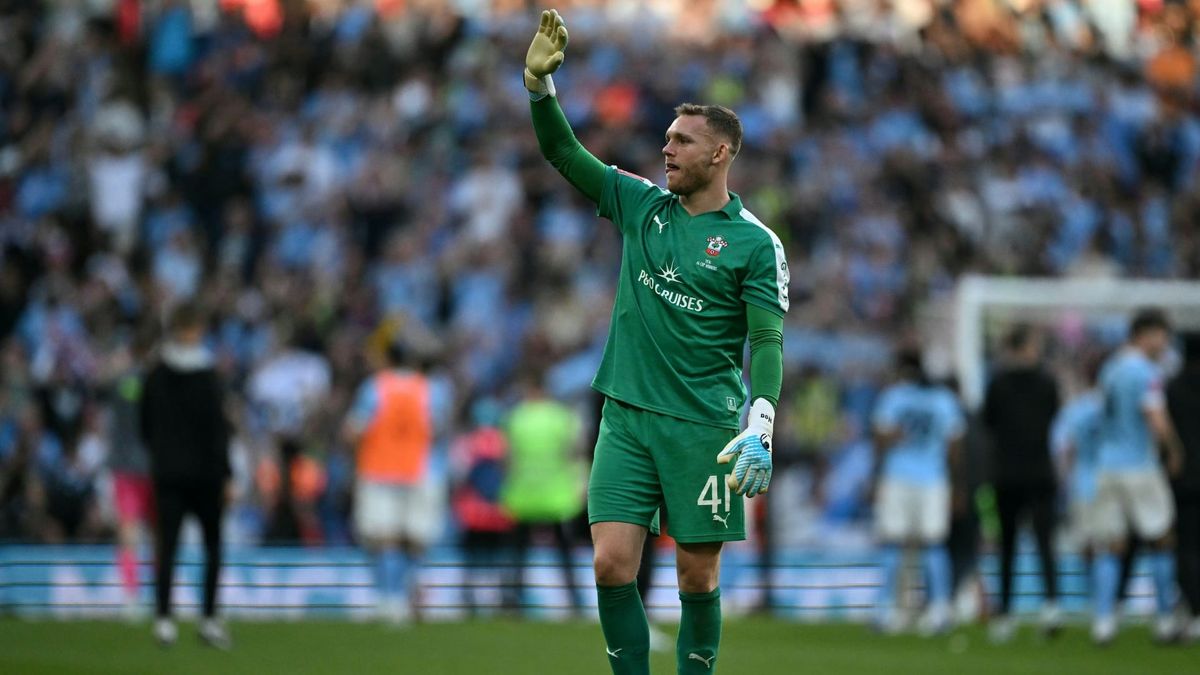 Southampton verpflichtet Keeper Peretz fest vom FC Bayern
