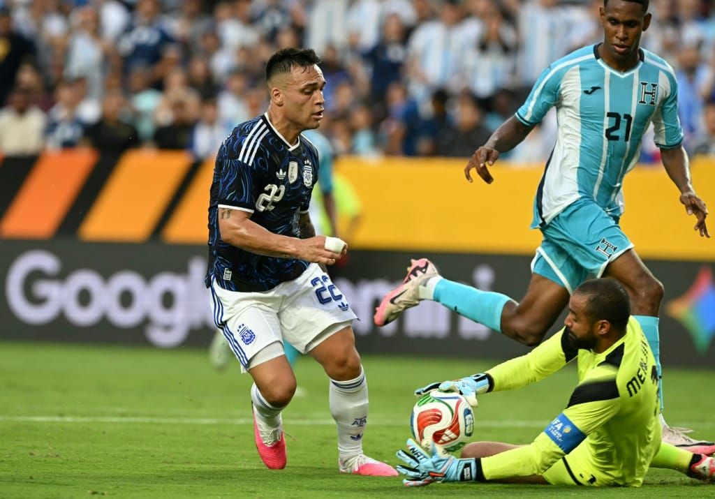 Ohne Messi: Argentinien siegt locker im vorletzten WM-Test