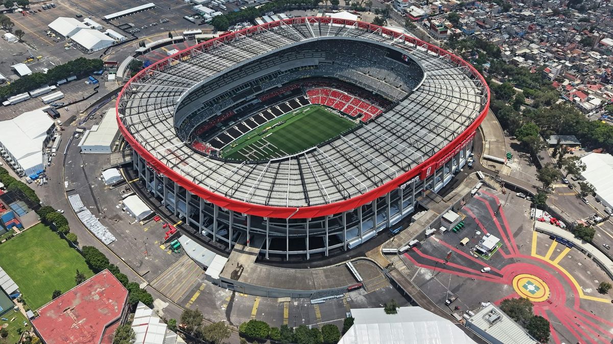 Tausende Demonstranten: Straßenblockade rund ums Aztekenstadion