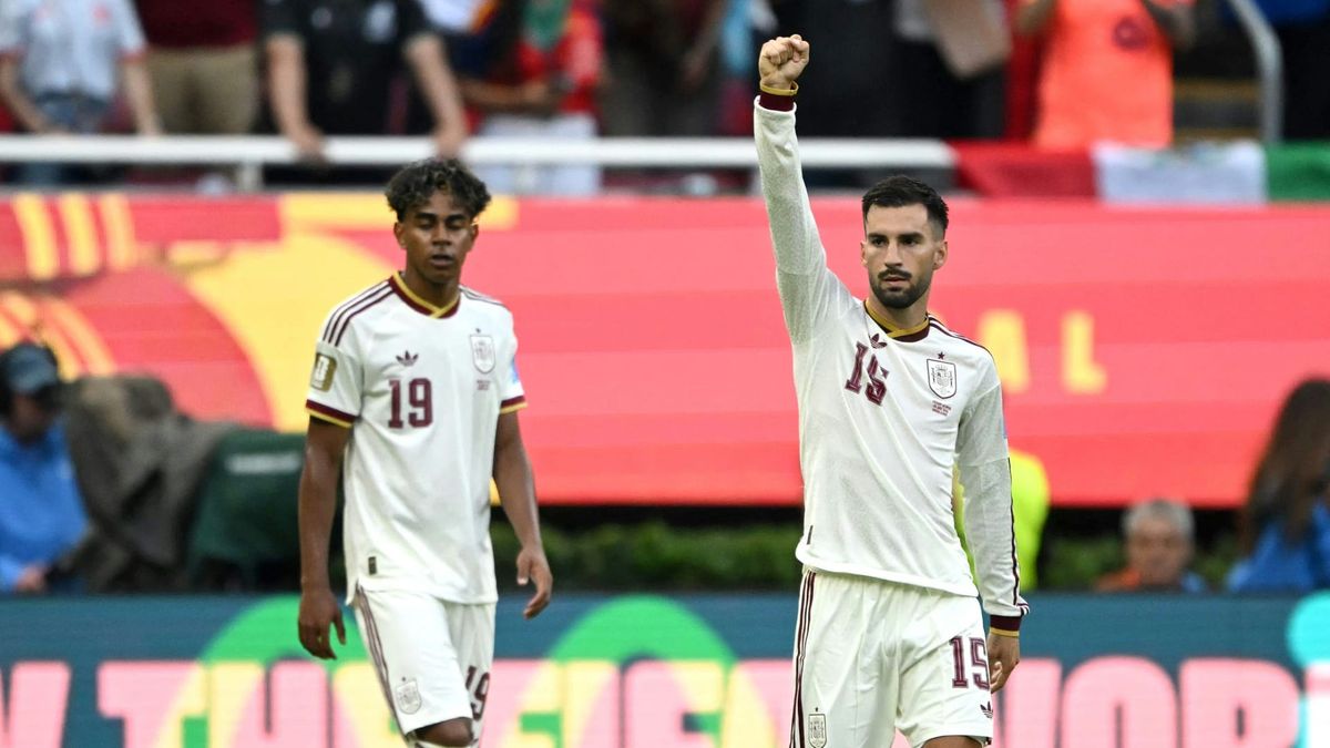 Böser Torwartpatzer: Spanien weiter, Uruguay raus