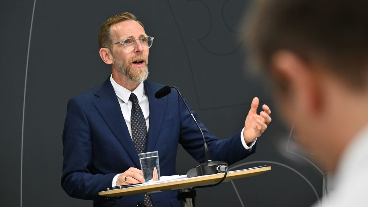 Ungewöhnlicher Sänger: Schwedischer Minister veröffentlicht WM-Song