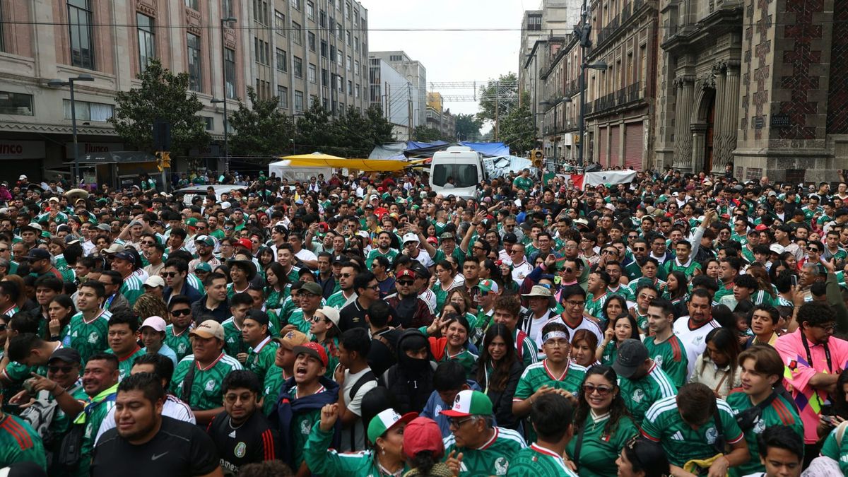 Vor WM-Eröffnung in Mexiko: Tausende Fans drängen in Fanzone