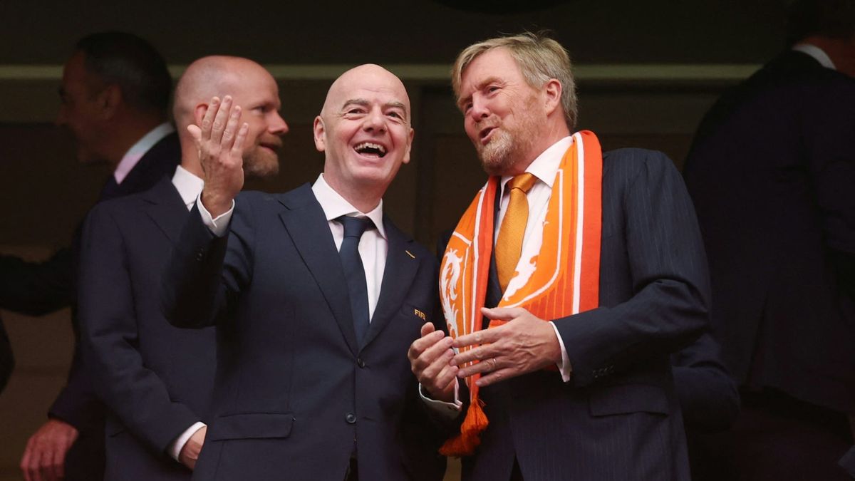 "Bemerkenswert geistreich": Willem-Alexander trifft FIFA-Chef