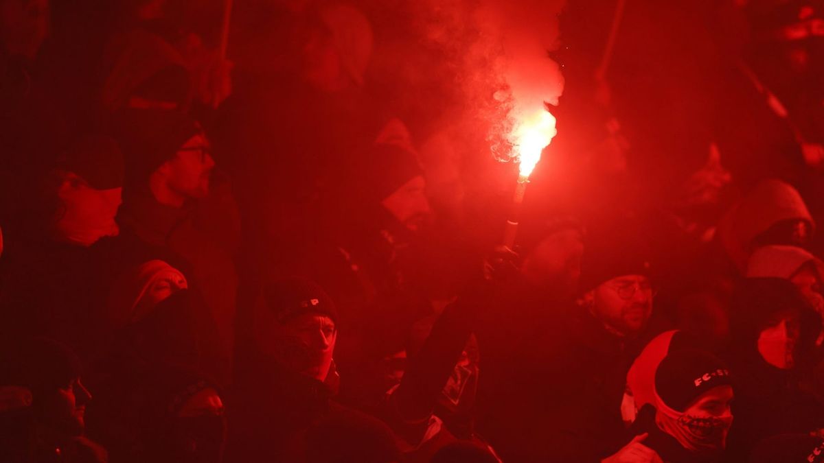Über eine halbe Million: Strafen für den HSV und St. Pauli