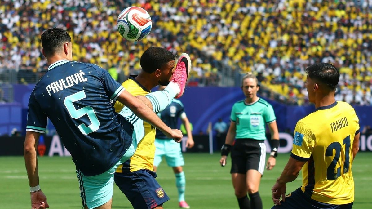"Klares Foul": DFB-Elf bei Sané-Tor im Glück
