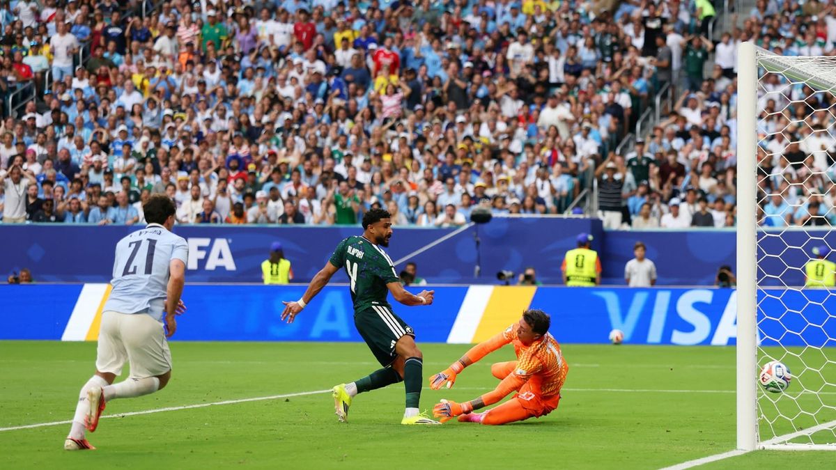 Gegen Saudi-Arabien: Araujo rettet Uruguay