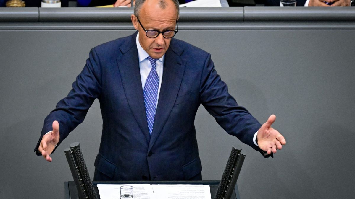 "Toi, toi, toi": Kanzler Merz wünscht DFB-Team viel Erfolg