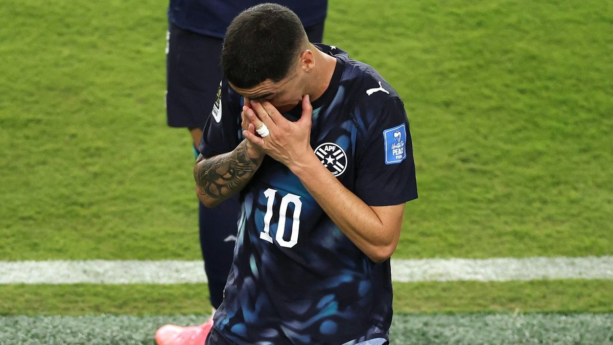 Nach Zuhalten des Mundes: Almirón für ein Spiel gesperrt