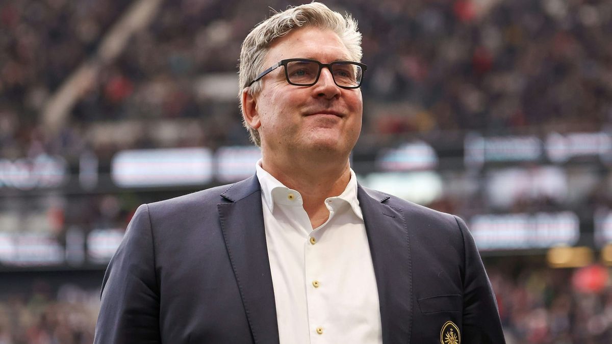 Vertrag verlängert: Boss Hellmann bleibt der Eintracht treu