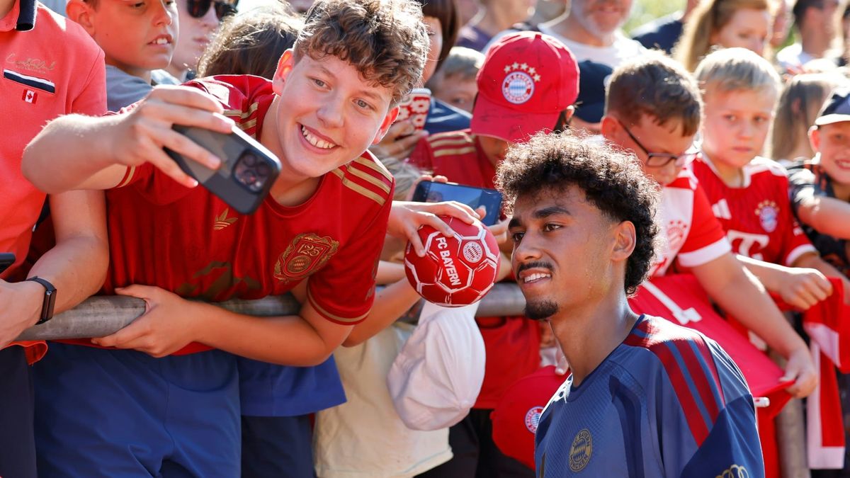 Beliebt: Bayern-Neuzugang Nathaniel Brown (r.)
