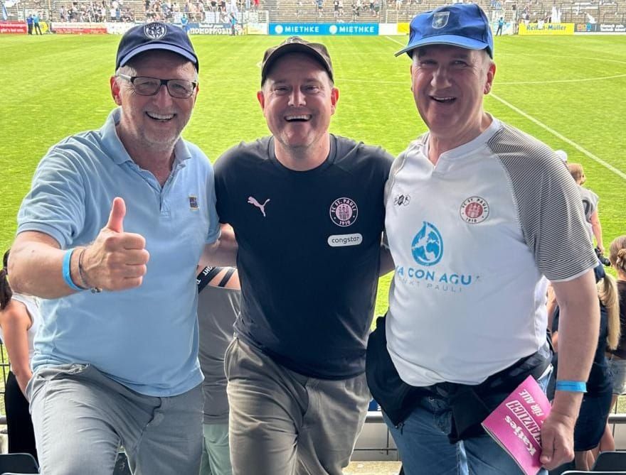 Bitte mehr davon: Bei Jubiläen zeigt der Fußball Gemeinschaft