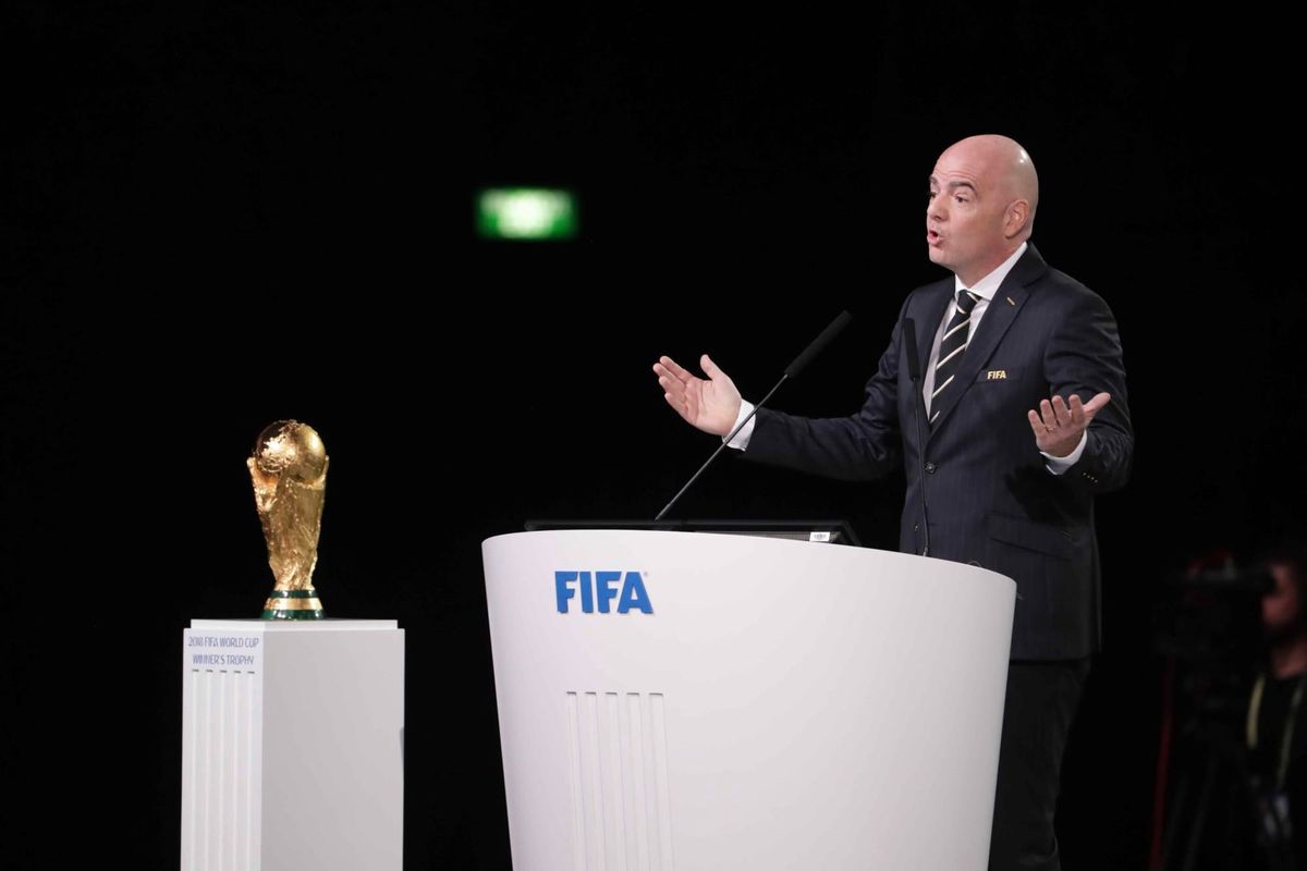 44 Abgeordnete stellen Infantino: Die FIFA baut Russland eine Rampe