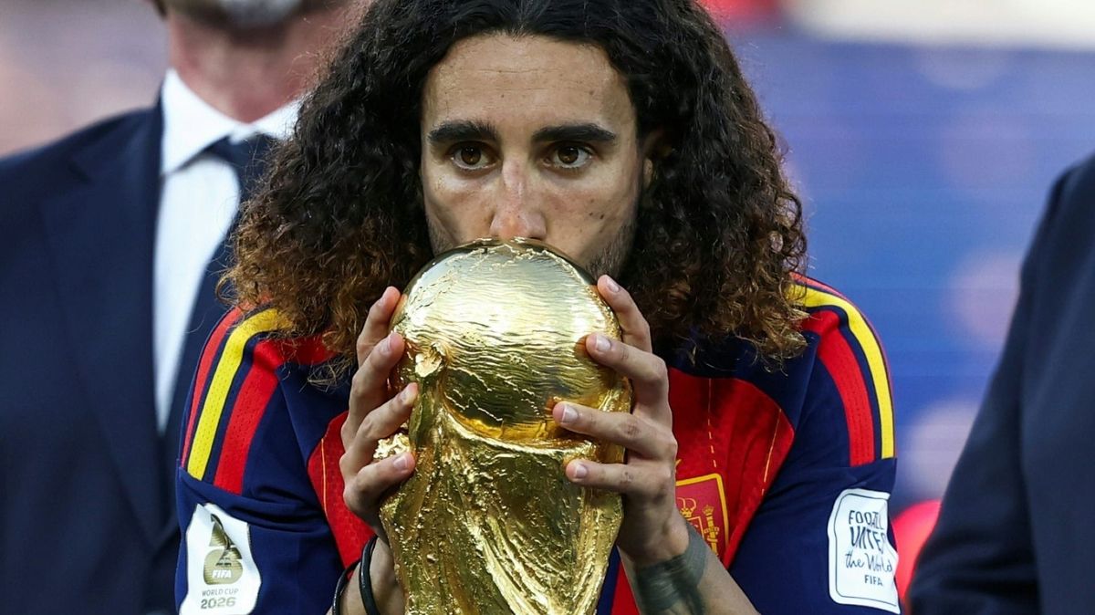 Spaniens Cucurella sticht sich De La Fuente auf den Trizeps