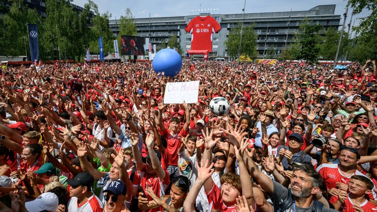 Schweizer WM-Helden in Zürich empfangen