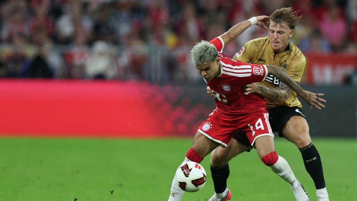 Luis Díaz (l.) im Duell mit Finn Jeltsch