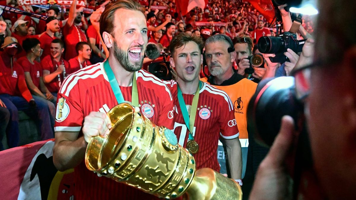 Harry Kane nach dem Gewinn des DFB-Pokals im Mai