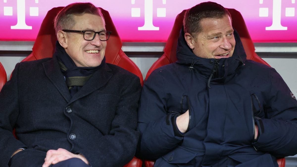 Eberl (r.) mit Dreesen auf der Bayern-Bank