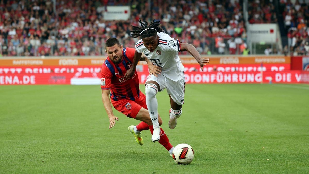 Widom Mike (r.) verlässt den FC Bayern