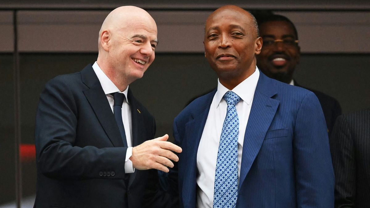 Enge Verbündete: Infantino (l.) und Motsepe