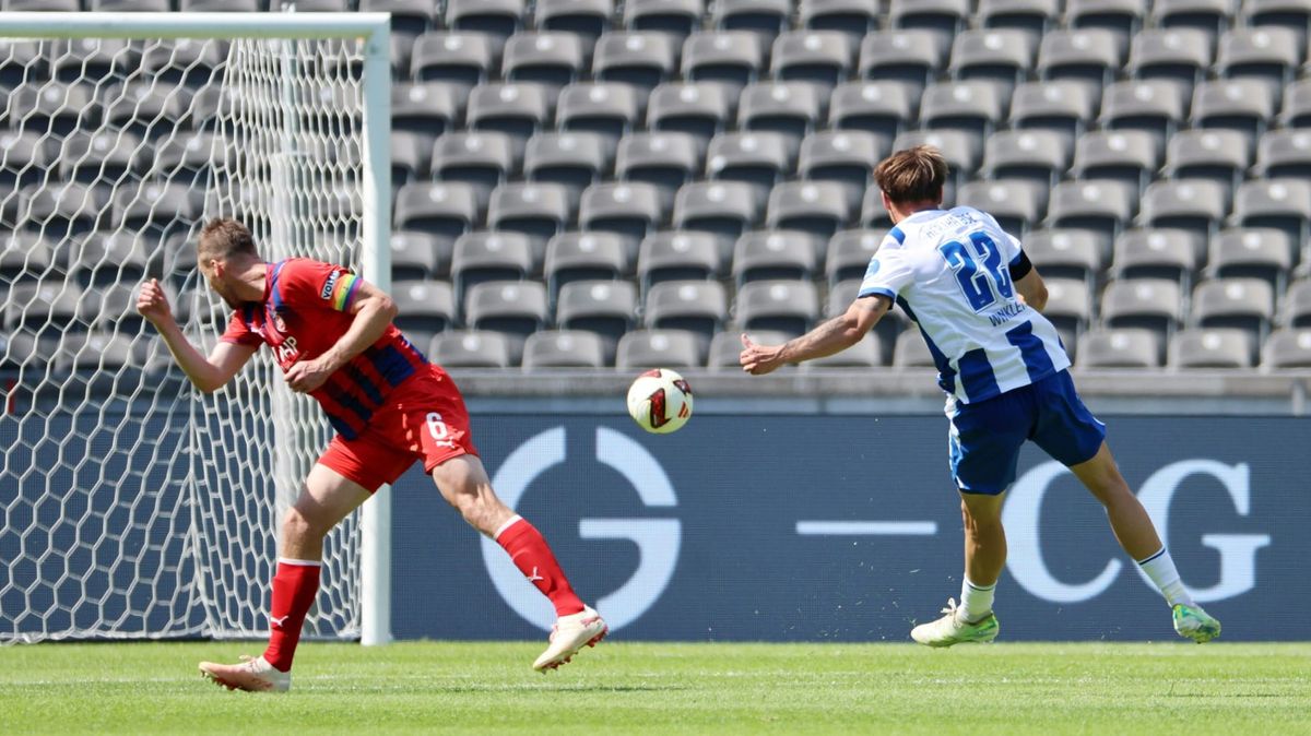 Marten Winkler (r.) erzielt das 2:0
