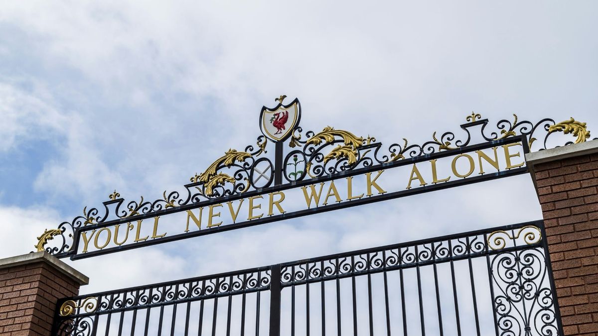 Die Shankly Gates am Stadion an der Anfield Road
