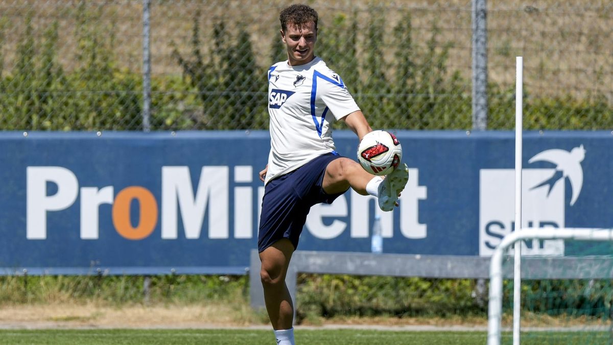 Fisnik Asllani im Training der TSG