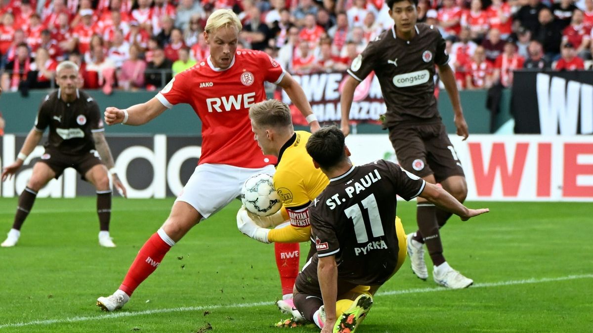 Zweikampf im Pokalduell in Essen