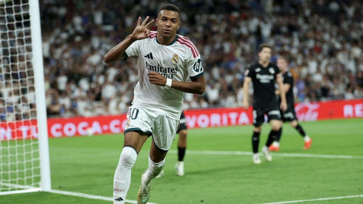 Mbappé zeigt seine drei Tore an
