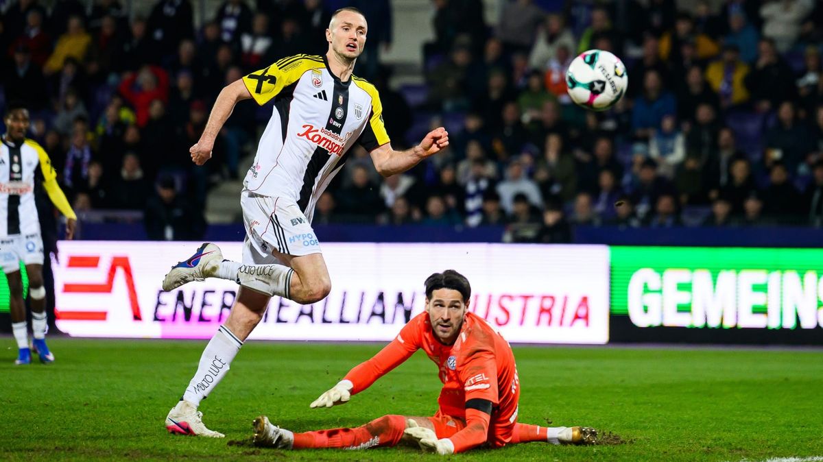 Sasa Kalajdzic (l.) im Trikot des Linzer ASK