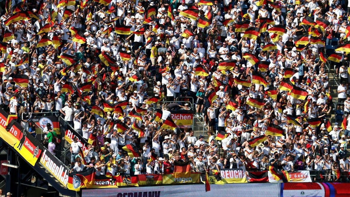 Fans der DFB-Elf jubeln künftig auch auf Stehplätzen