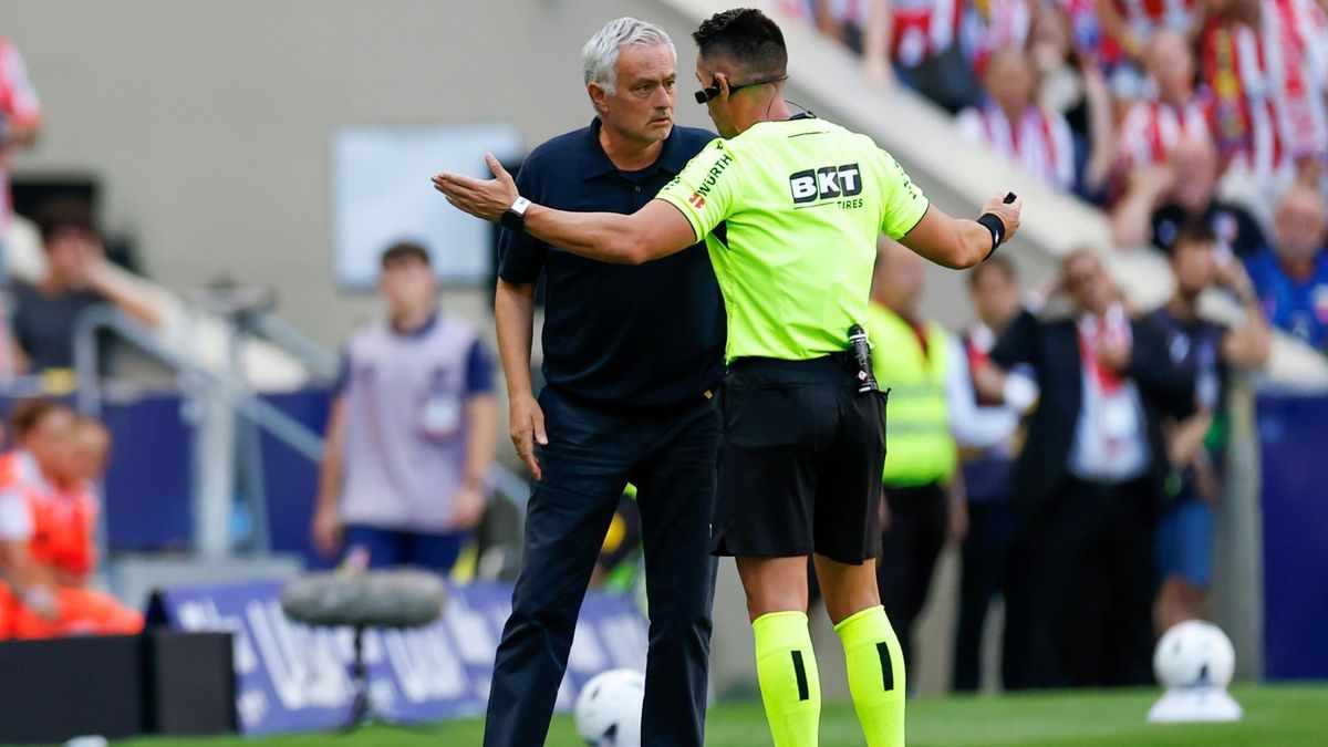 Mourinho (l.) im Gespräch mit Miguel Ángel Ortiz Arias