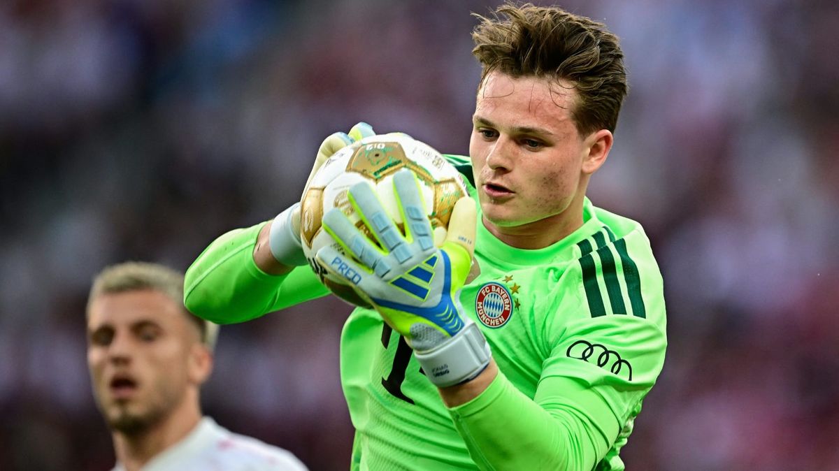 Torhüter Jonas Urbig von Bayern München