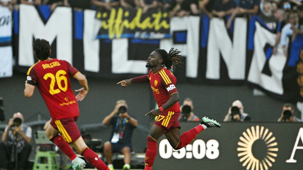 Manu Koné (r.) jubelt