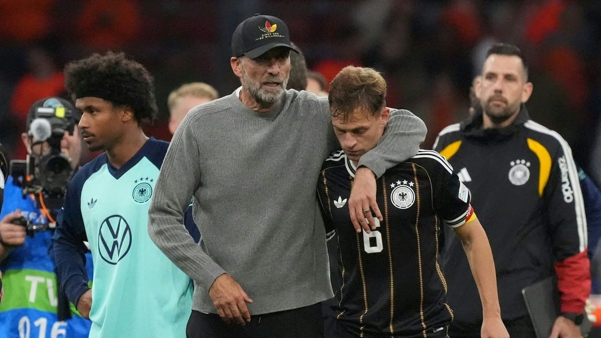 Bundestrainer Jürgen Klopp mit Kapitän Joshua Kimmich