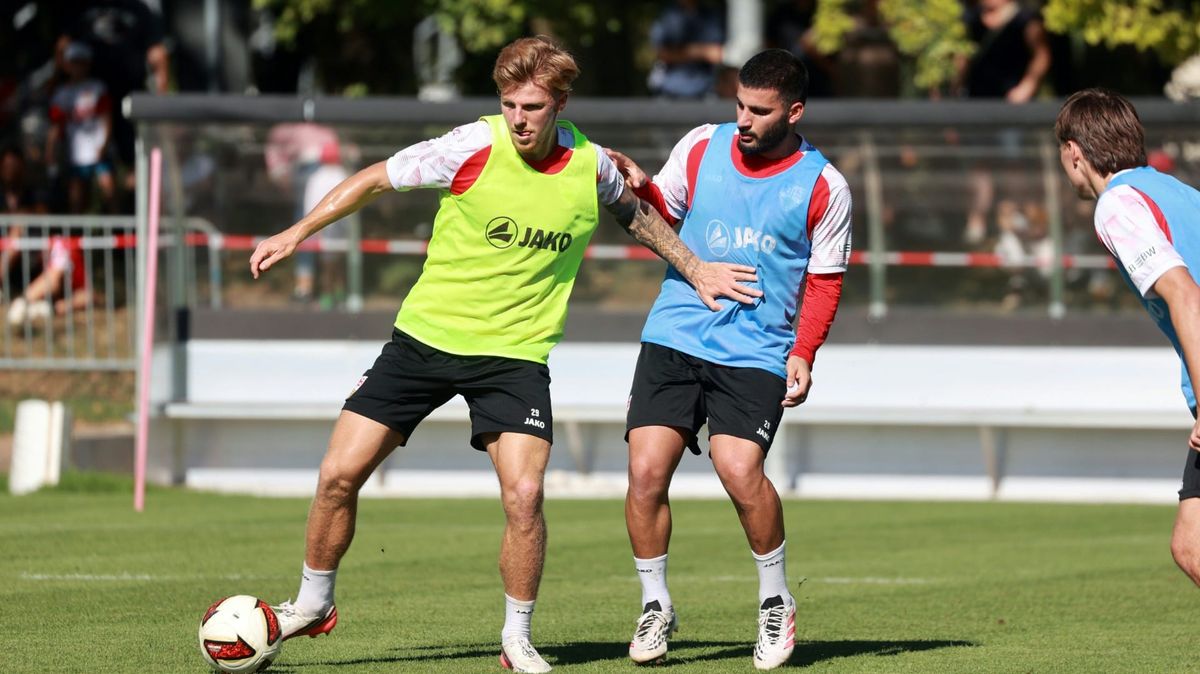 Finn Jeltsch (l.) und Deniz Undav im VfB-Training