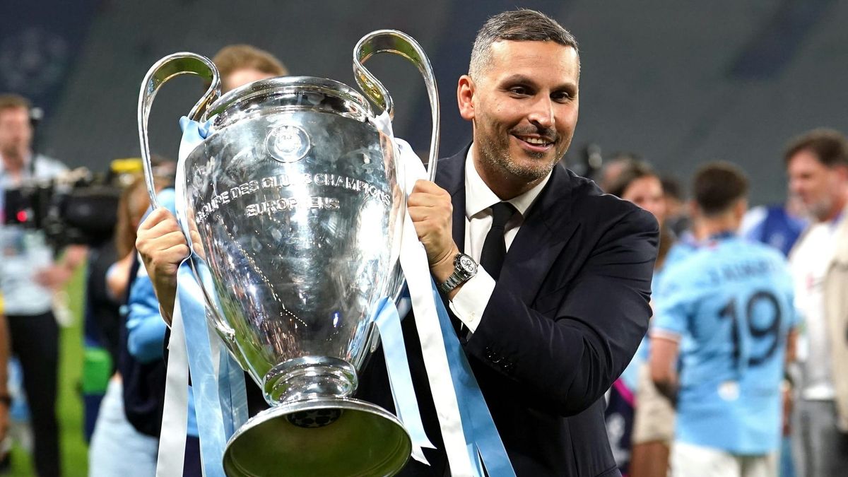 Al Mubarak 2023 mit der Champions-League-Trophäe