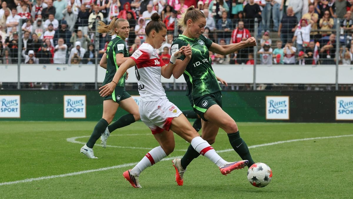 Nicole Billa im Zweikampf mit Saraj Linder