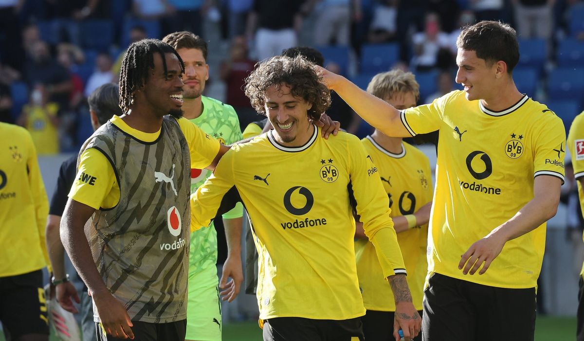 Sinsheim , Fußball Bundesliga TSG 1899 Hoffenheim vs. Borussia Dortmund , von links: Carney Chukwuemeka Fabio Silva Luca Reggiani ( BVB ) , Jubel *** Sinsheim, Bundesliga Soccer: TSG 1899 Ho