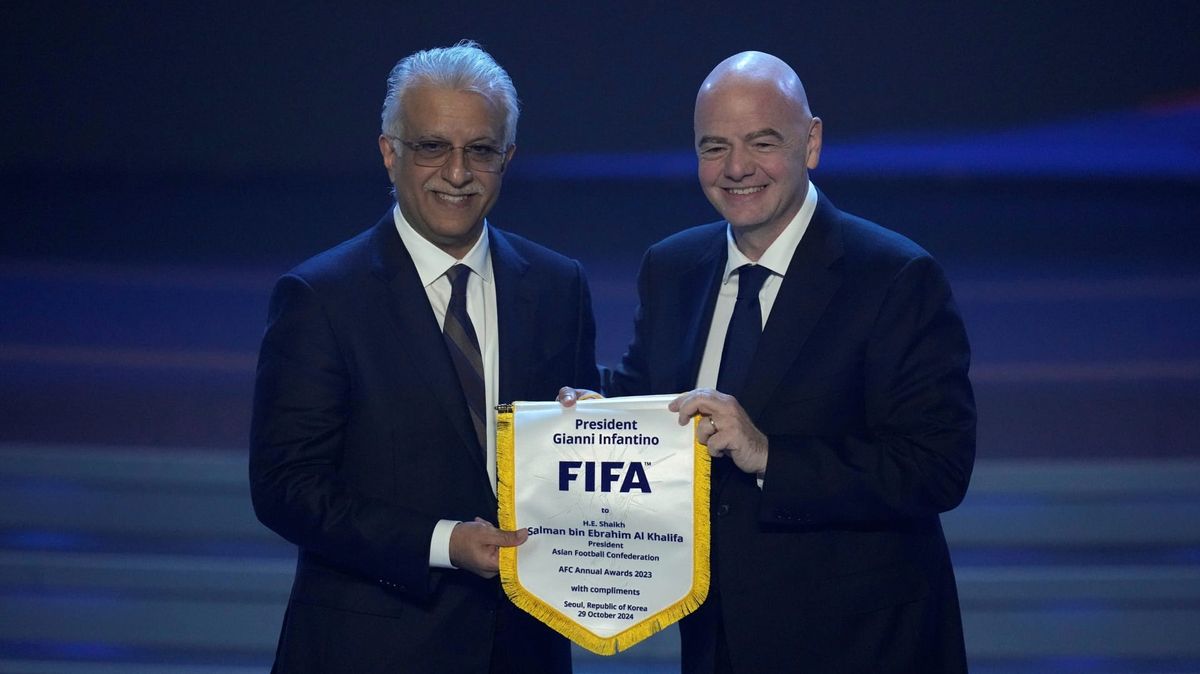 Infantino (r.) hofft auf die AFC-Unterstützung