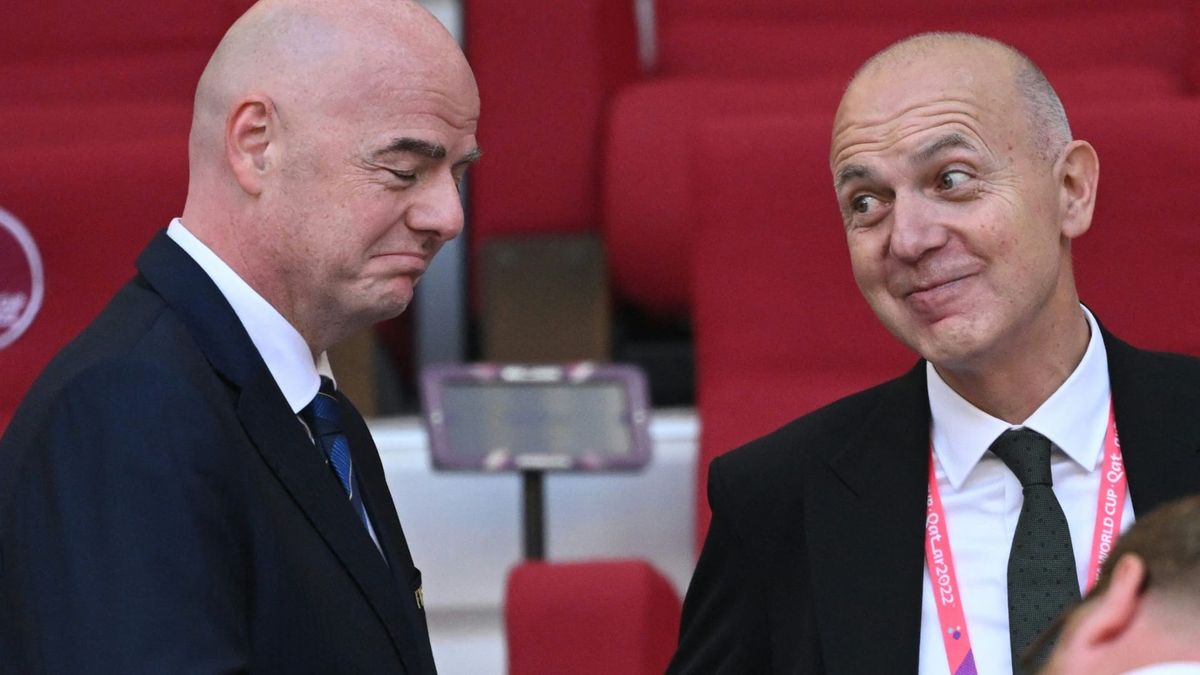 Neuendorf (r.) und Infantino bei der WM 2022