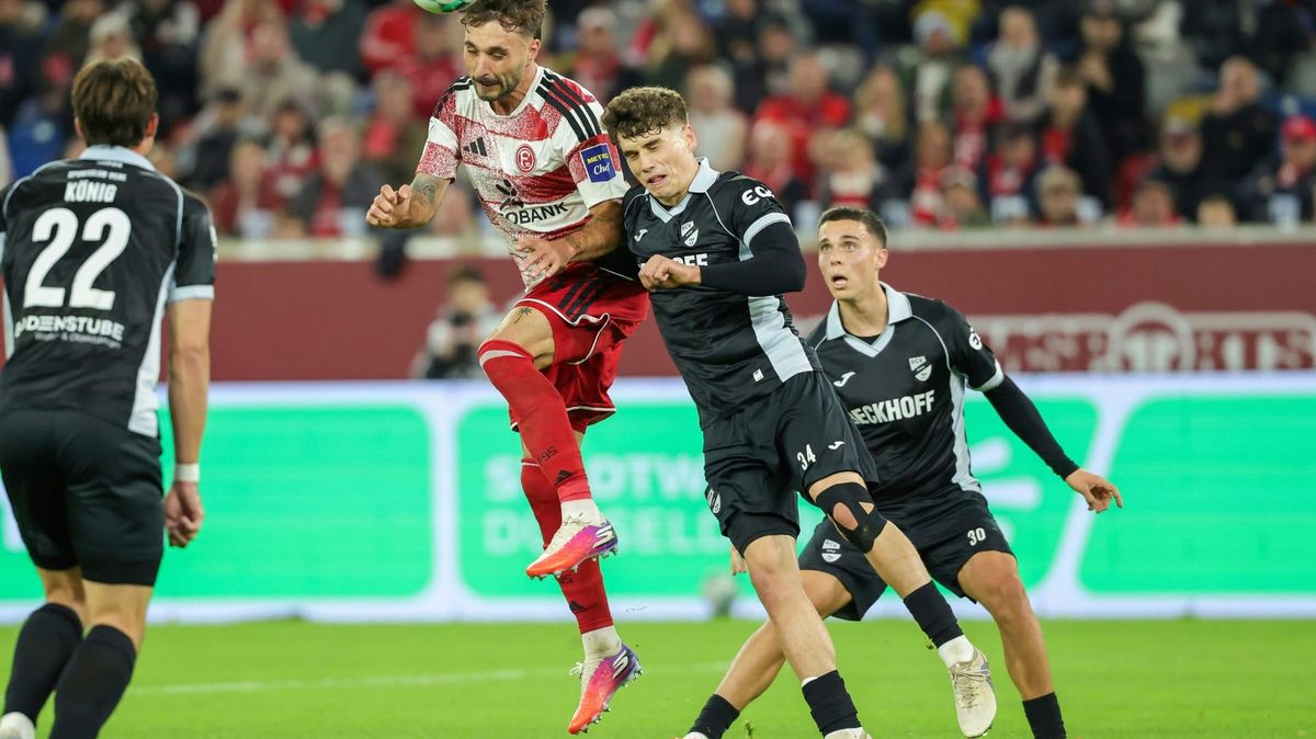 Enges Spiel in Düsseldorf