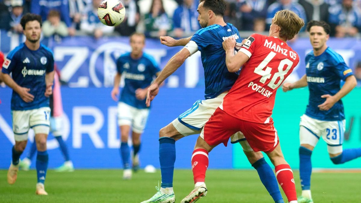Zweikampf beim Duell Schalke gegen Mainz