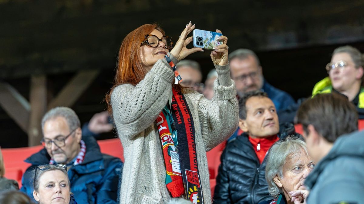 Schlagerstar Andrea Berg zittert mit ihren Aspachern