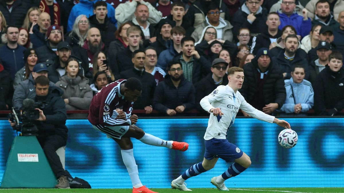 Villas Nicolas Jackson (l.) beim 1:0