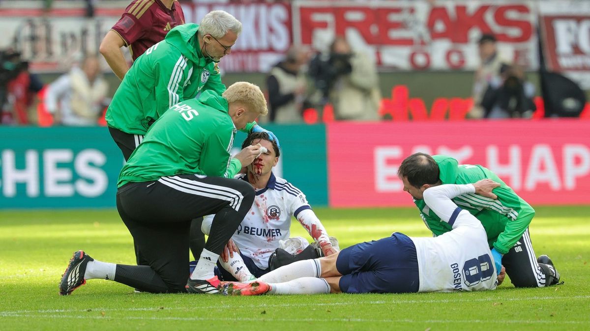 Zusammenstoß: Soufiane El-Faouzi (l.) und Robin Gosens