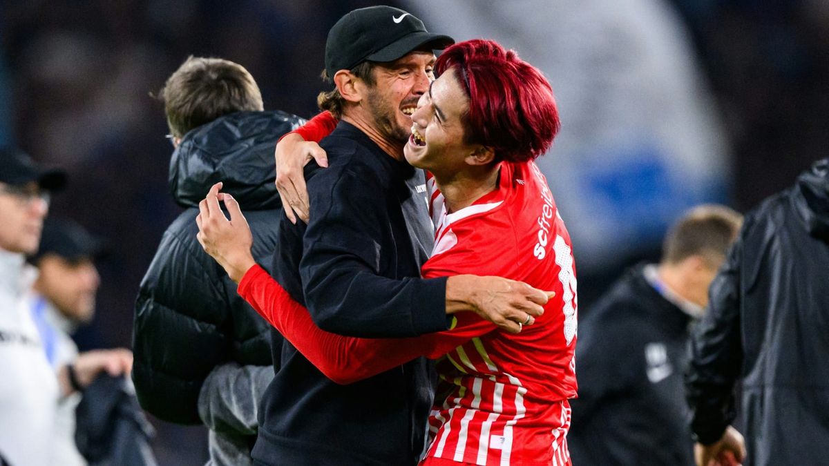 In Ekstase: Julian Schuster (l.) und Keisuke Goto