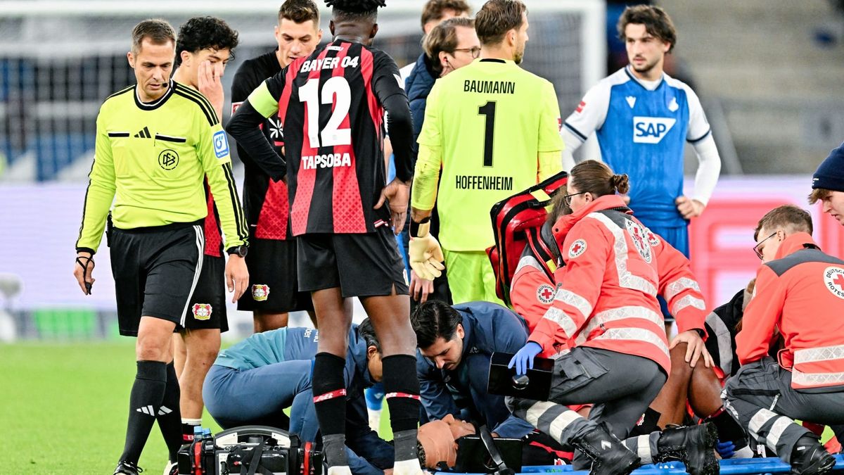 Loic Badé wird behandelt